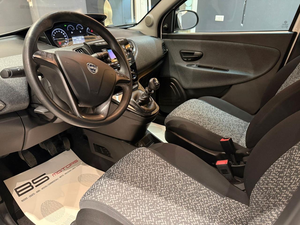 Lancia Ypsilon 1.0 FireFly 5 porte S&S Hybrid Ecochic Silver