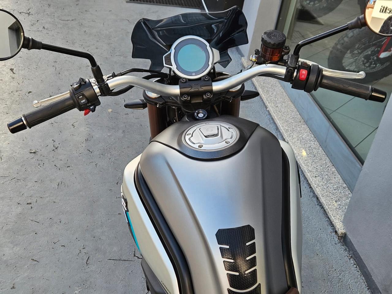 CF Moto 700CL-X - 2024