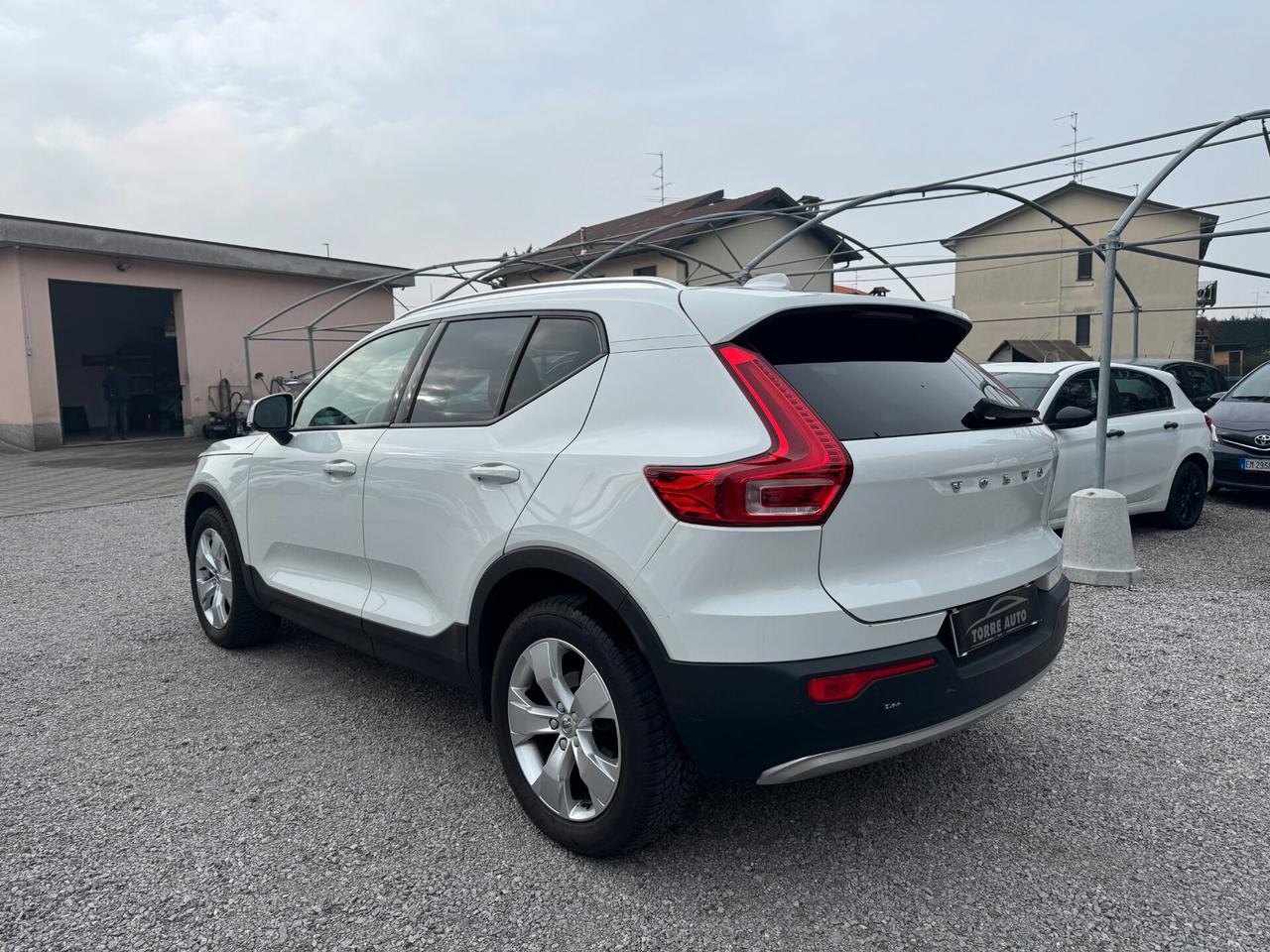 Volvo XC40 T2 Geartronic Momentum Pro