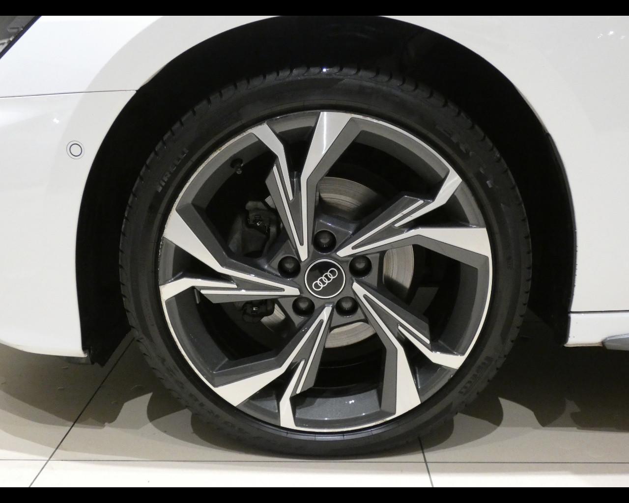 AUDI A3 4ª serie - A3 SPB 30 g-tron S tronic S line edition