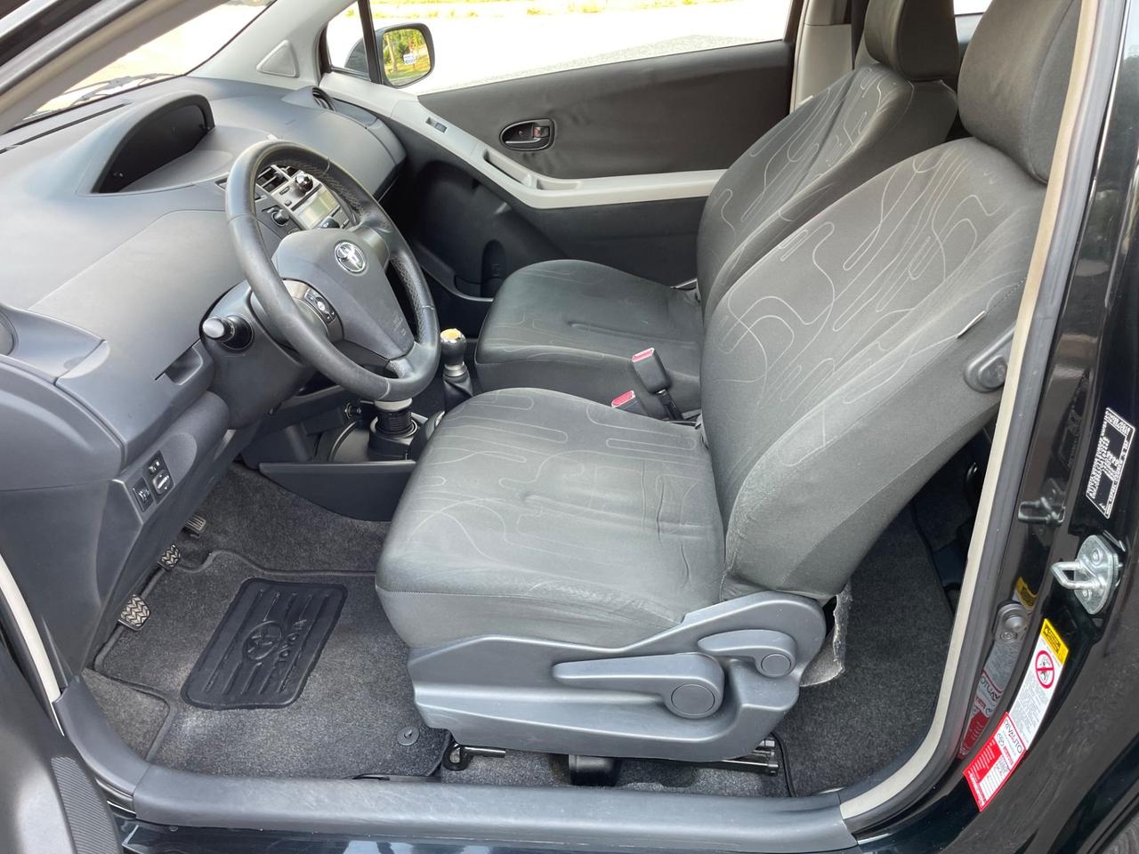 Toyota Yaris 1.0 3 porte Luxury pack