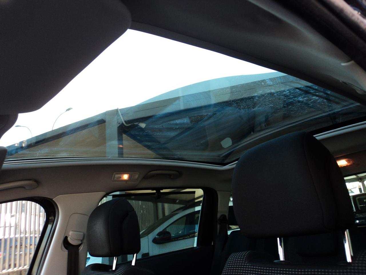 Peugeot 5008 1.6 HDi 112CV Féline