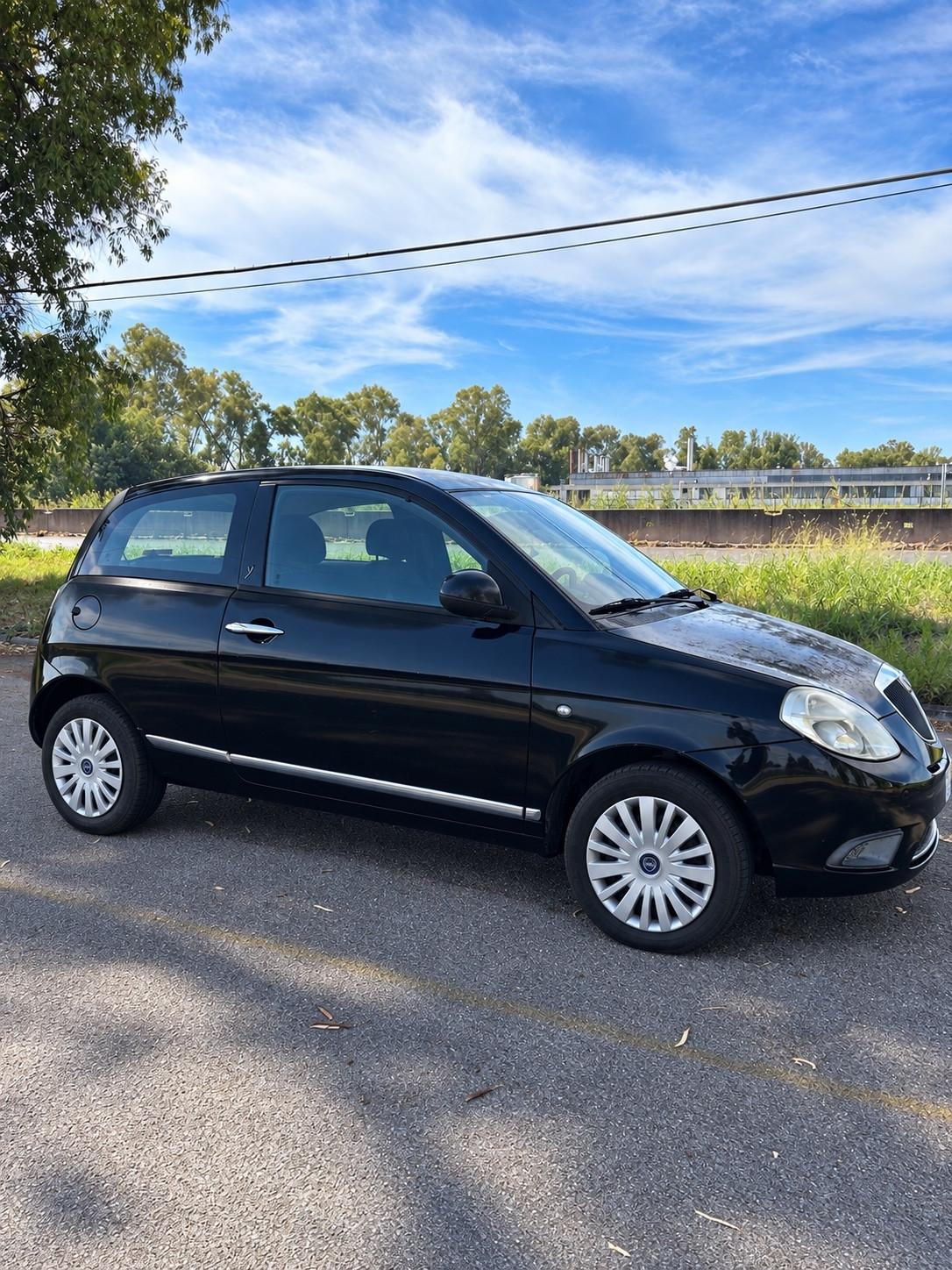 Lancia Ypsilon 1.3 MJT 75 CV Platino