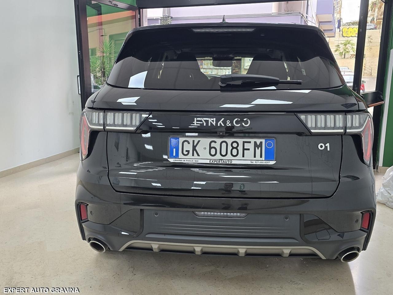 LYNK & CO 01 PLUG-IN **TOTAL BLACK**