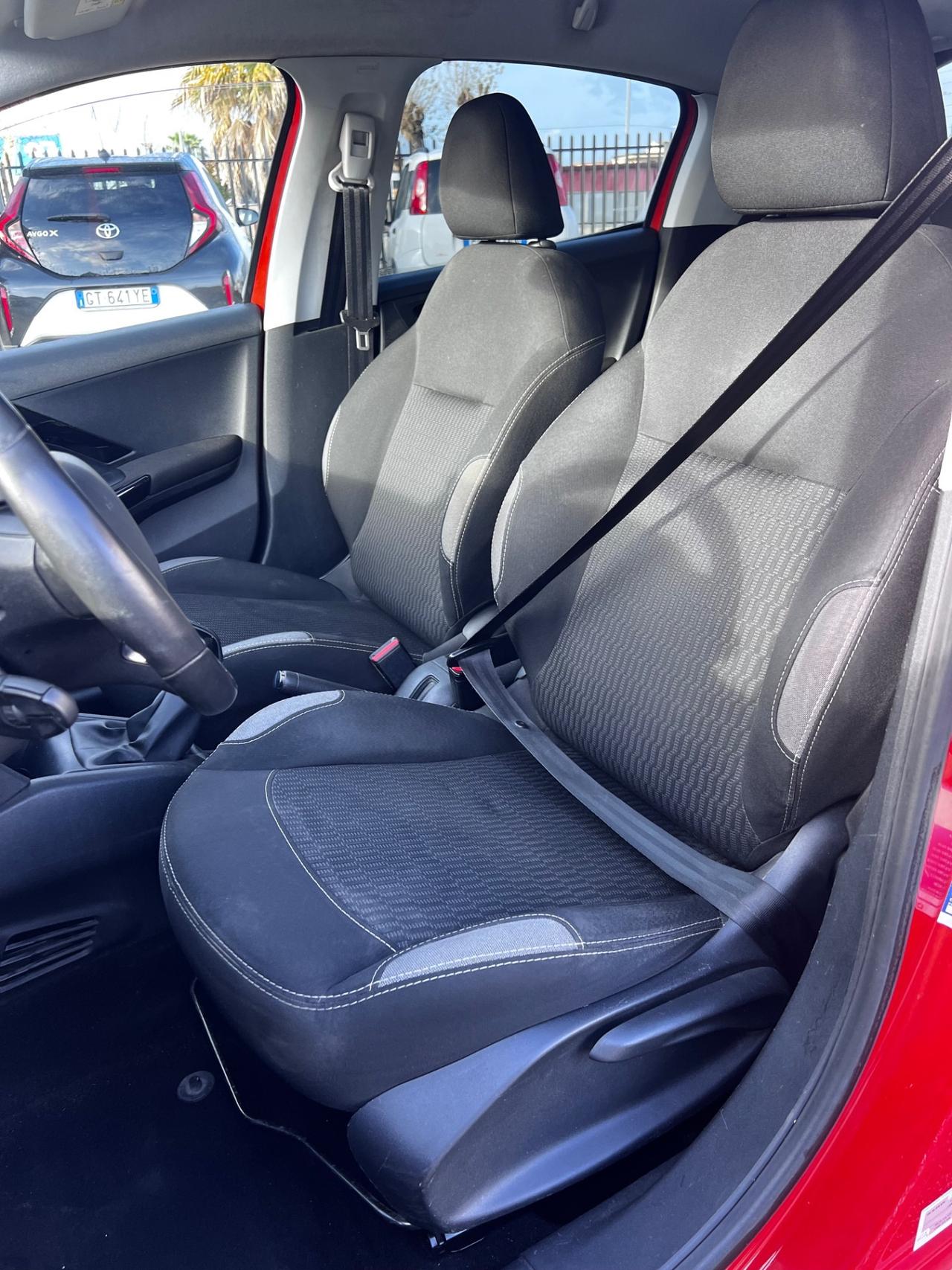 Peugeot 208 PureTech 82 5p. GPL Allure