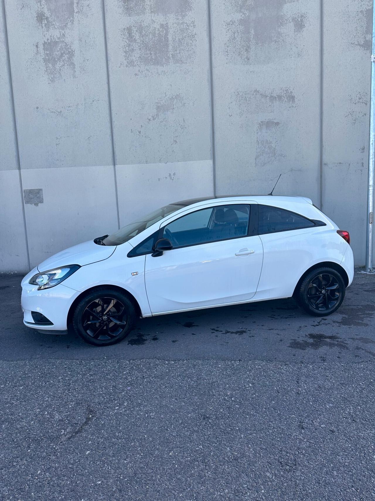 Opel Corsa 1.2 Coupé Black Edition