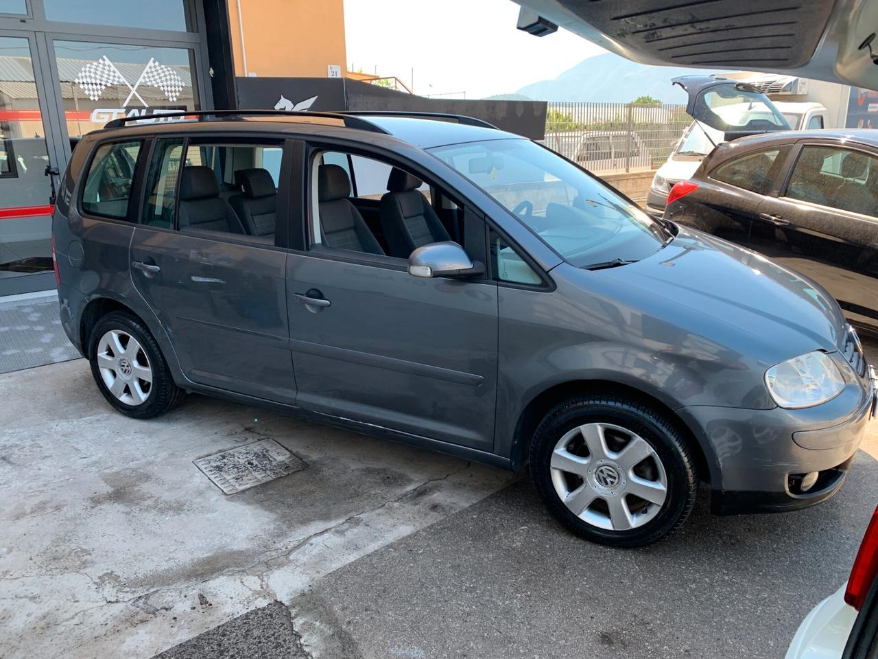 Volkswagen Touran 2.0 TDI Highline