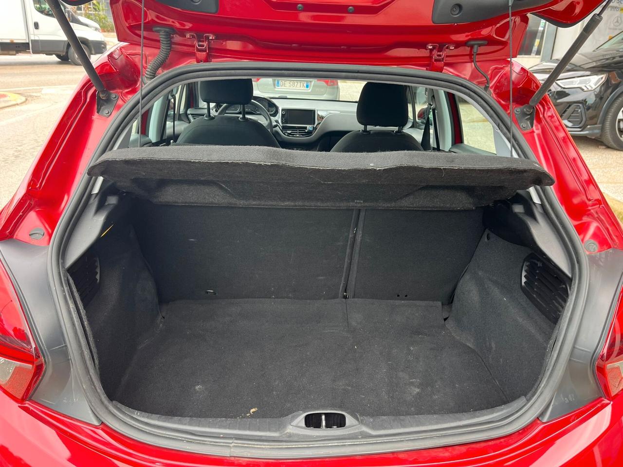 Peugeot 208 1.4 HDi 68 CV 5 porte Allure