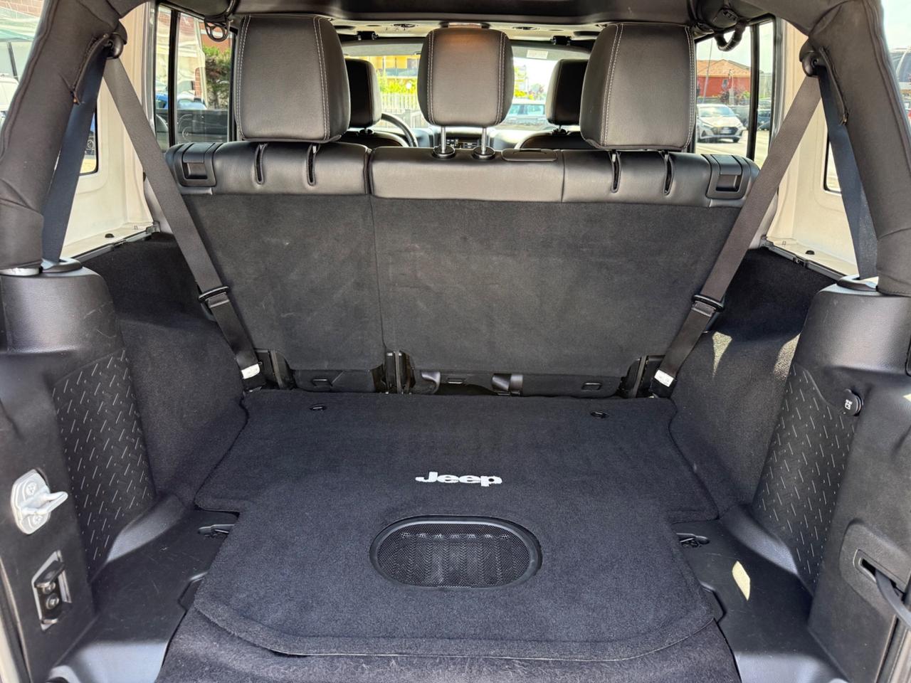 Jeep Wrangler Unlimited 2.8 CRD DPF Sahara Auto