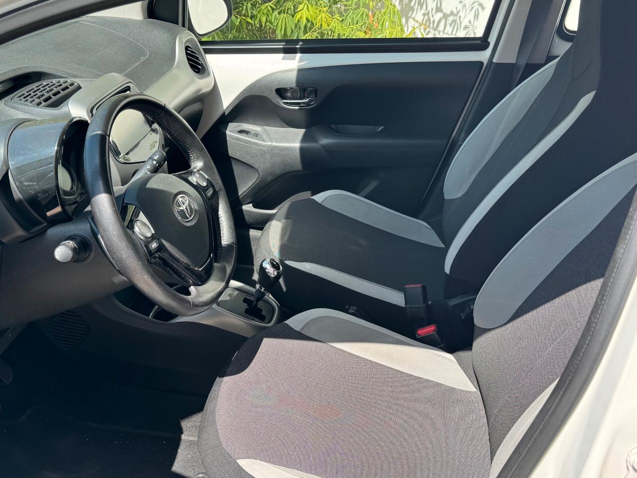Toyota Aygo 1.0 VVT-i 69 CV 5 porte x-play MMT