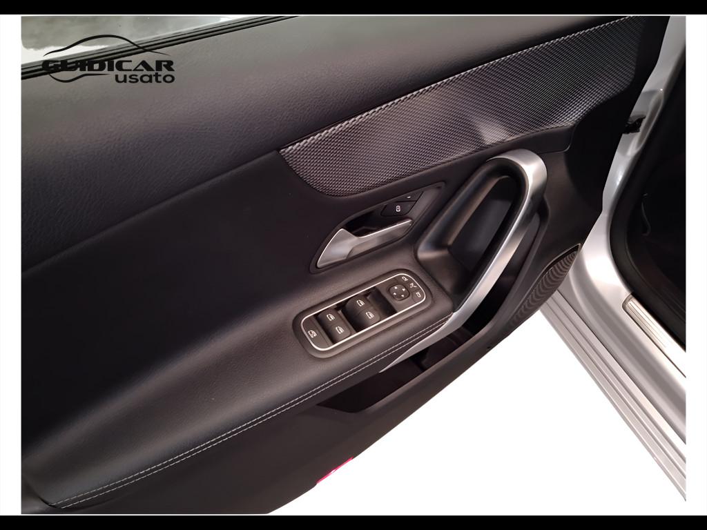 Mercedes-Benz Classe A - W177 2018 - A 180 d Sport auto