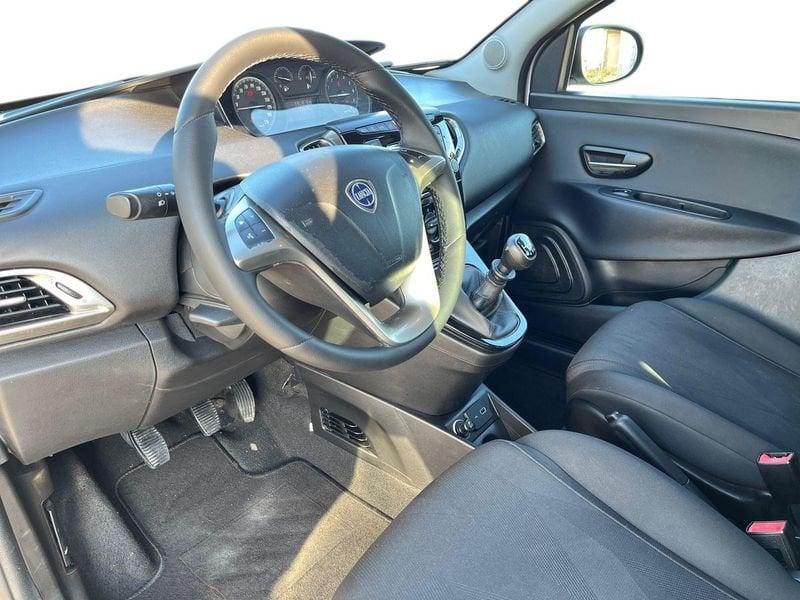 Lancia Ypsilon III 2015 1.0 firefly hybrid Gold s&s 70cv