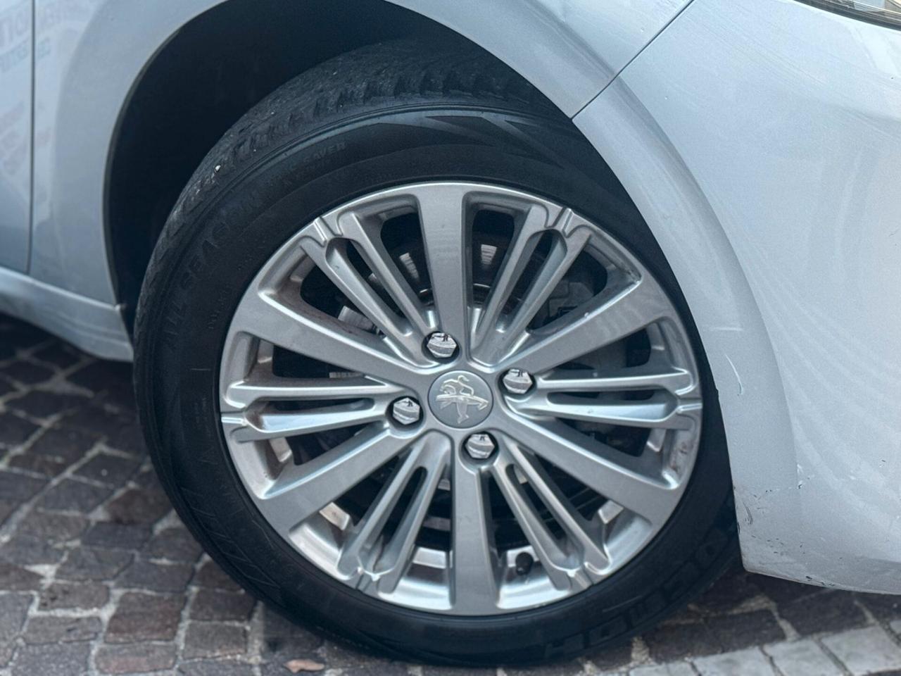 Peugeot 208 PureTech 82 5p. GPL Active
