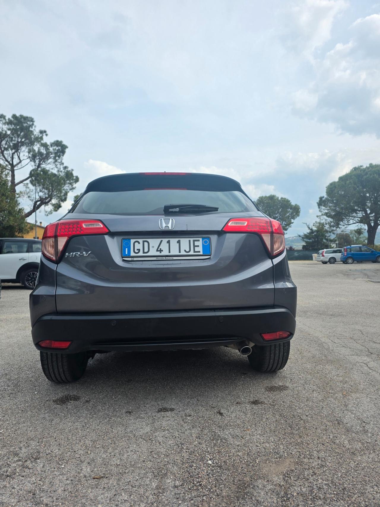 Honda HR-V Neo patentati 105000 kmHonda H-RV 1.6 disel 120 cavalli 88kw anno 2016 cambio manuale a 6 marce tagliando eseguito gomme al 85% interni perfetti esterni ottimi con un litro di gasolio si percore circa 20- 22 km lauto dispone di : Cerchi in lega