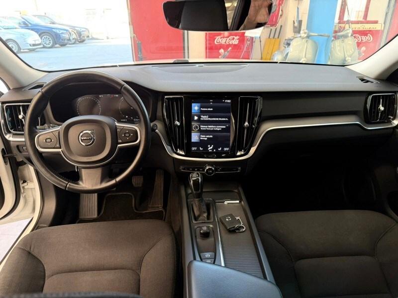 VOLVO V60 (2018-->) V60 D3 Business