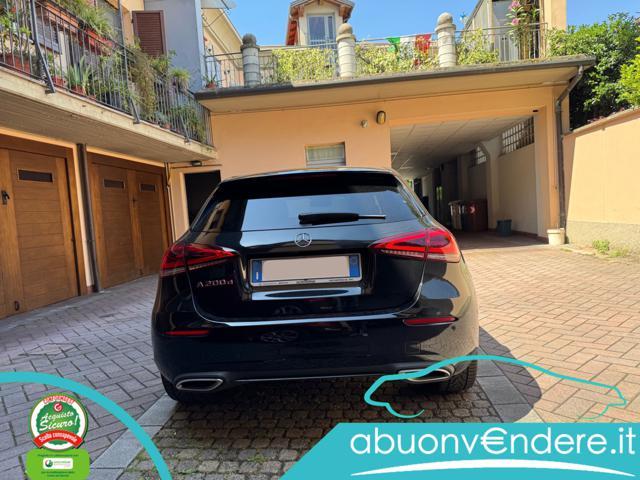MERCEDES-BENZ A 200 d Automatic Premium