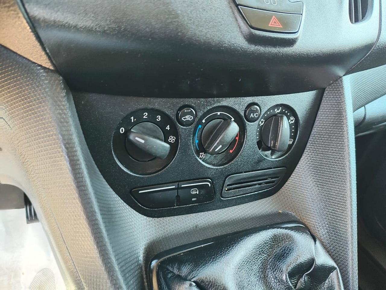Ford transit connect passo lungo iva esposta 3 posti