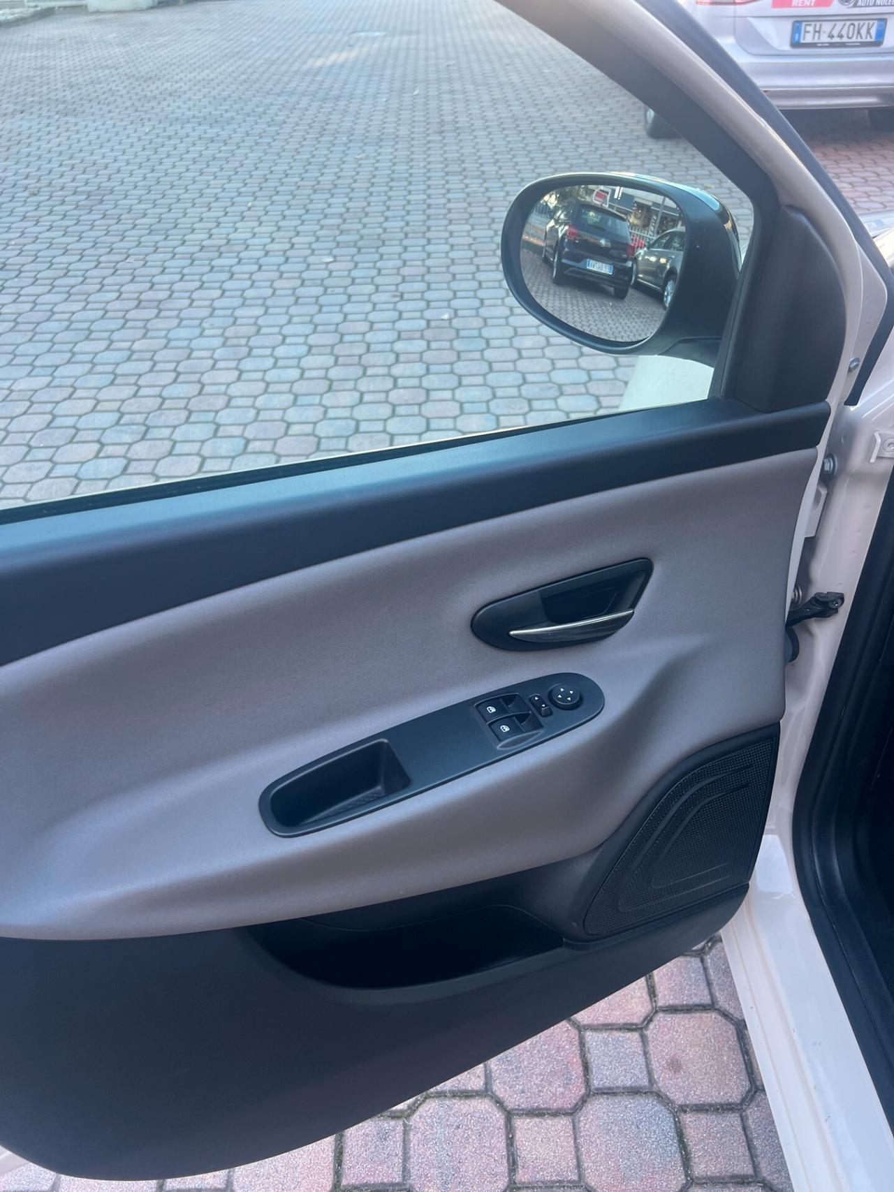 Lancia Ypsilon 1.2 69 CV 5 porte Gold