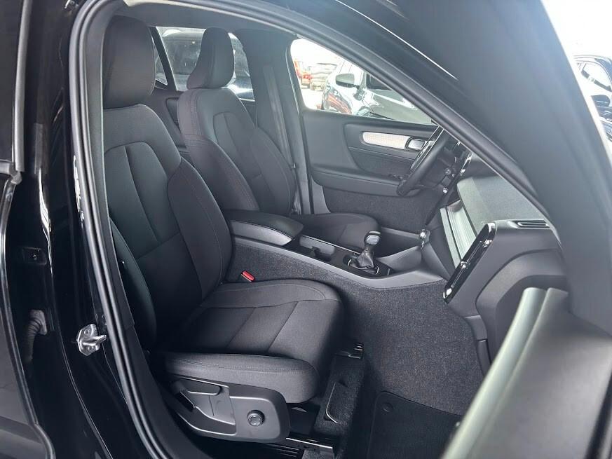 Volvo XC40 T2 Momentum Pro 129cv NEOPATENTATI