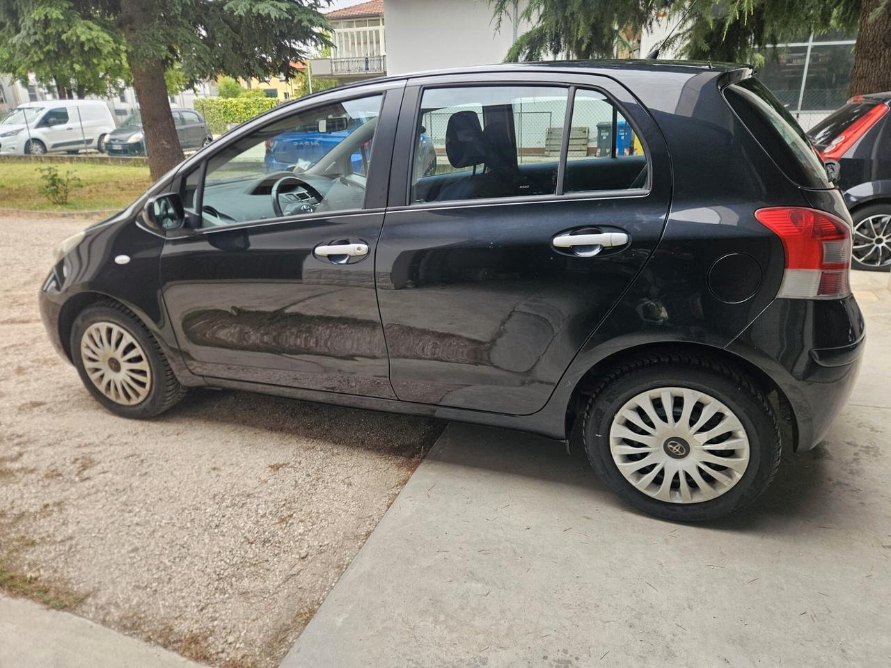 Toyota Yaris 1.0 5 porte SOLI 69.000 KM!