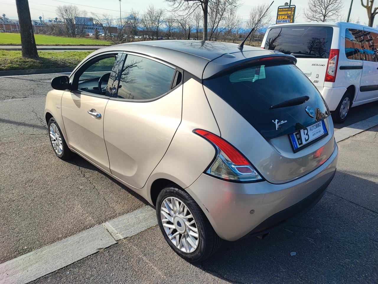 Lancia Ypsilon 0.9 TwinAir 85 CV 5 porte S&S Gold