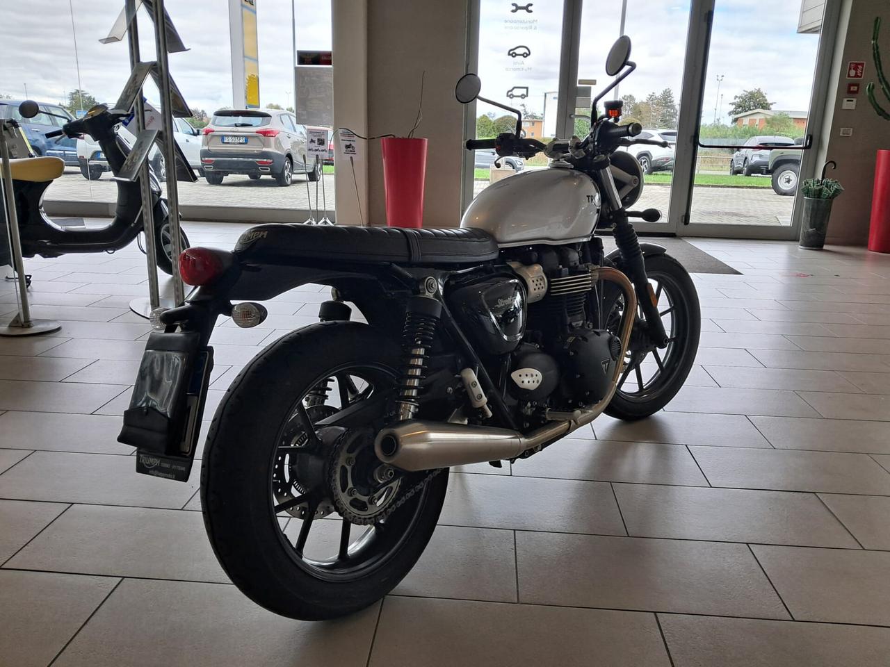 Triumph Street Twin 900