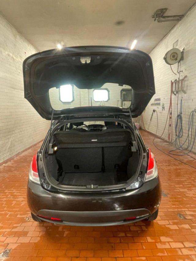 LANCIA Ypsilon 1.0 FireFly 5 porte S&S Hybrid Silver Plus