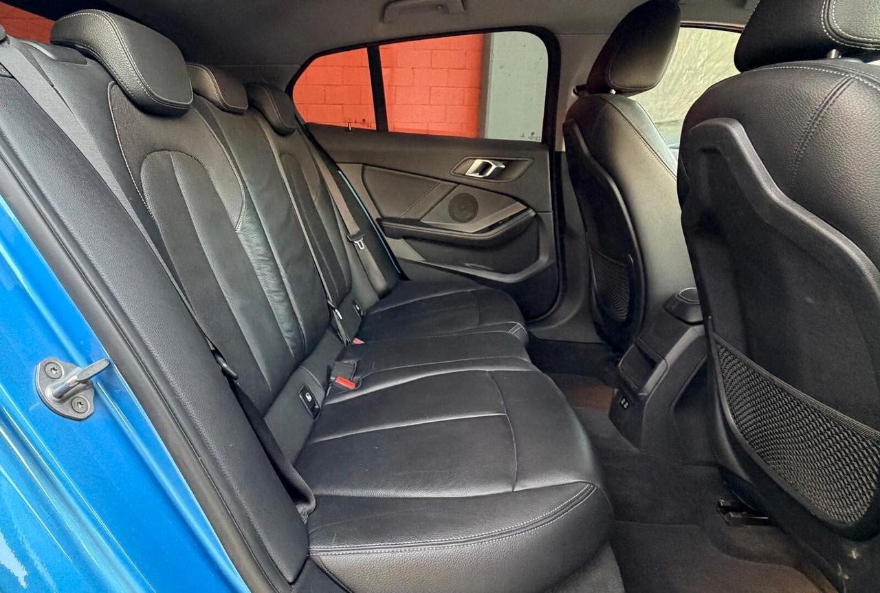 Bmw 116d 5p. Sport Automatica Neopatentati Virtual Cockpit