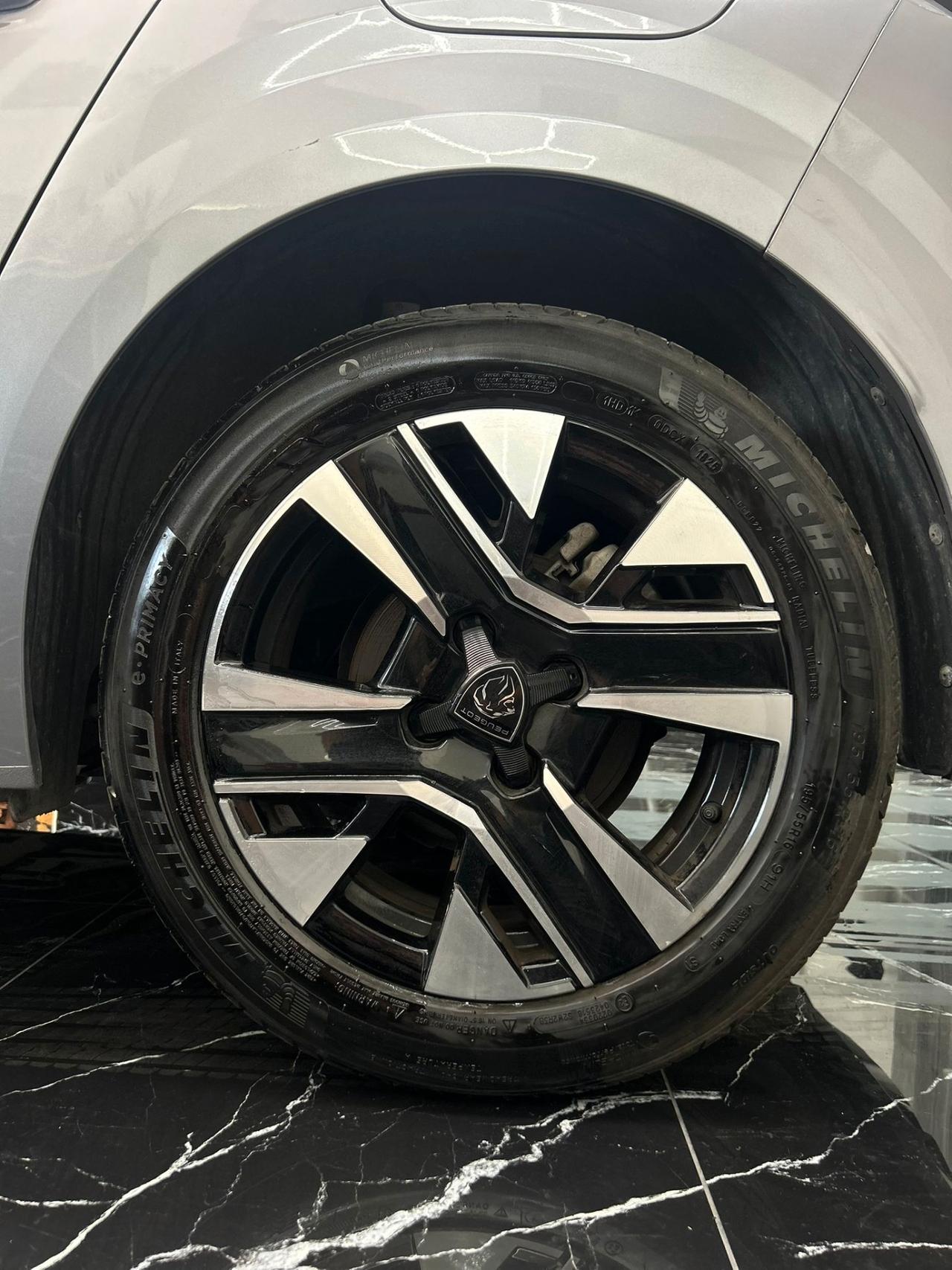Peugeot 208 PureTech 1.2 Benzina 100 cv Stop&Start 5 porte Allure