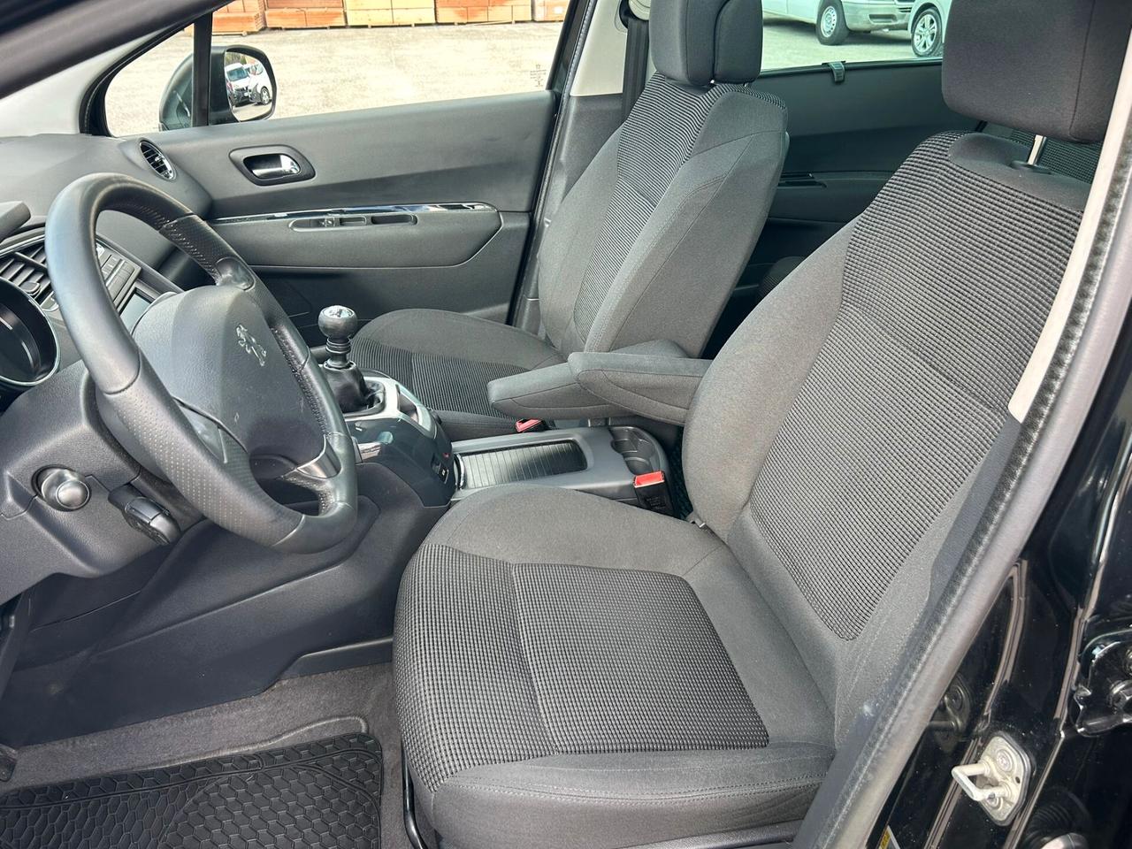 Peugeot 5008 1.6 HDi 115CV Allure