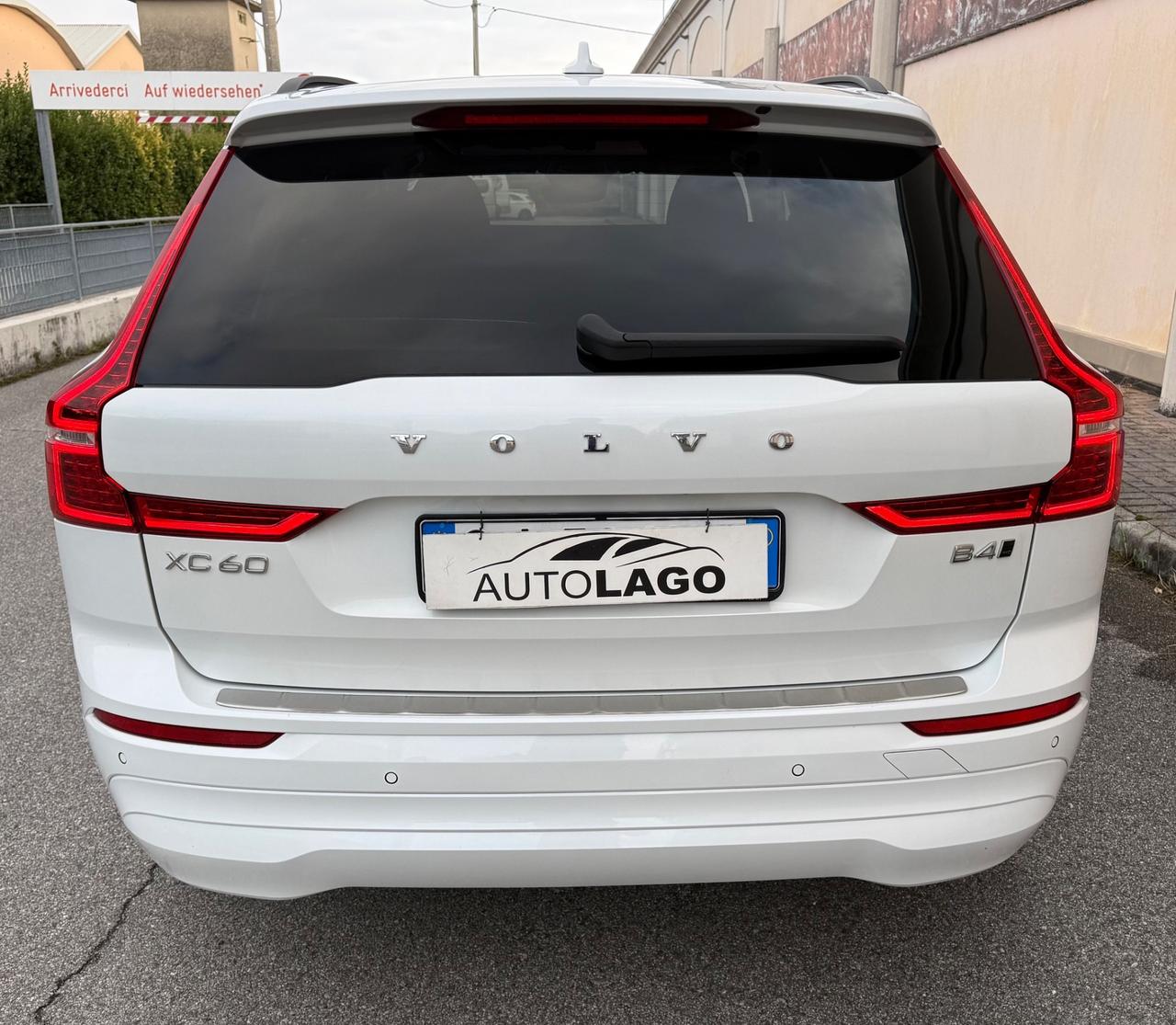 Volvo XC 60 B4 AWD (d) automatico Essential 2022