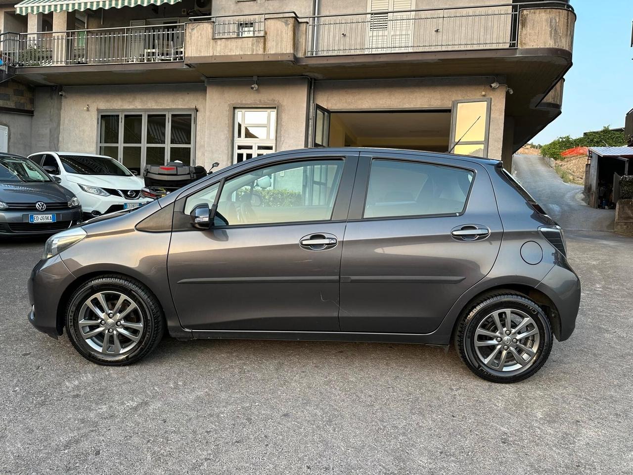 Toyota Yaris 1.3 5 porte Lounge Multidrive S