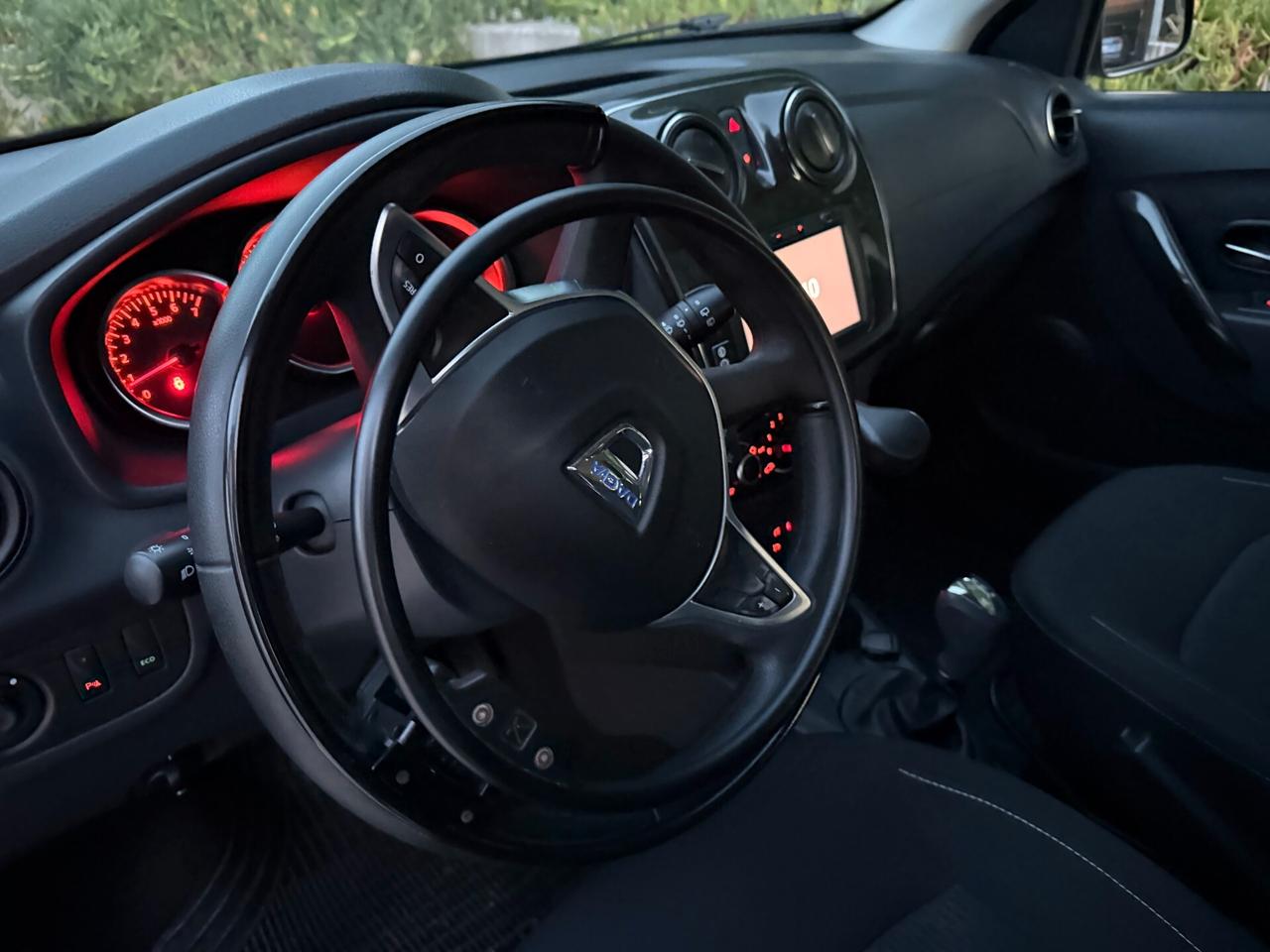 Dacia Logan con comandi per disabili.MCV 1.5dCi8 V 90CV