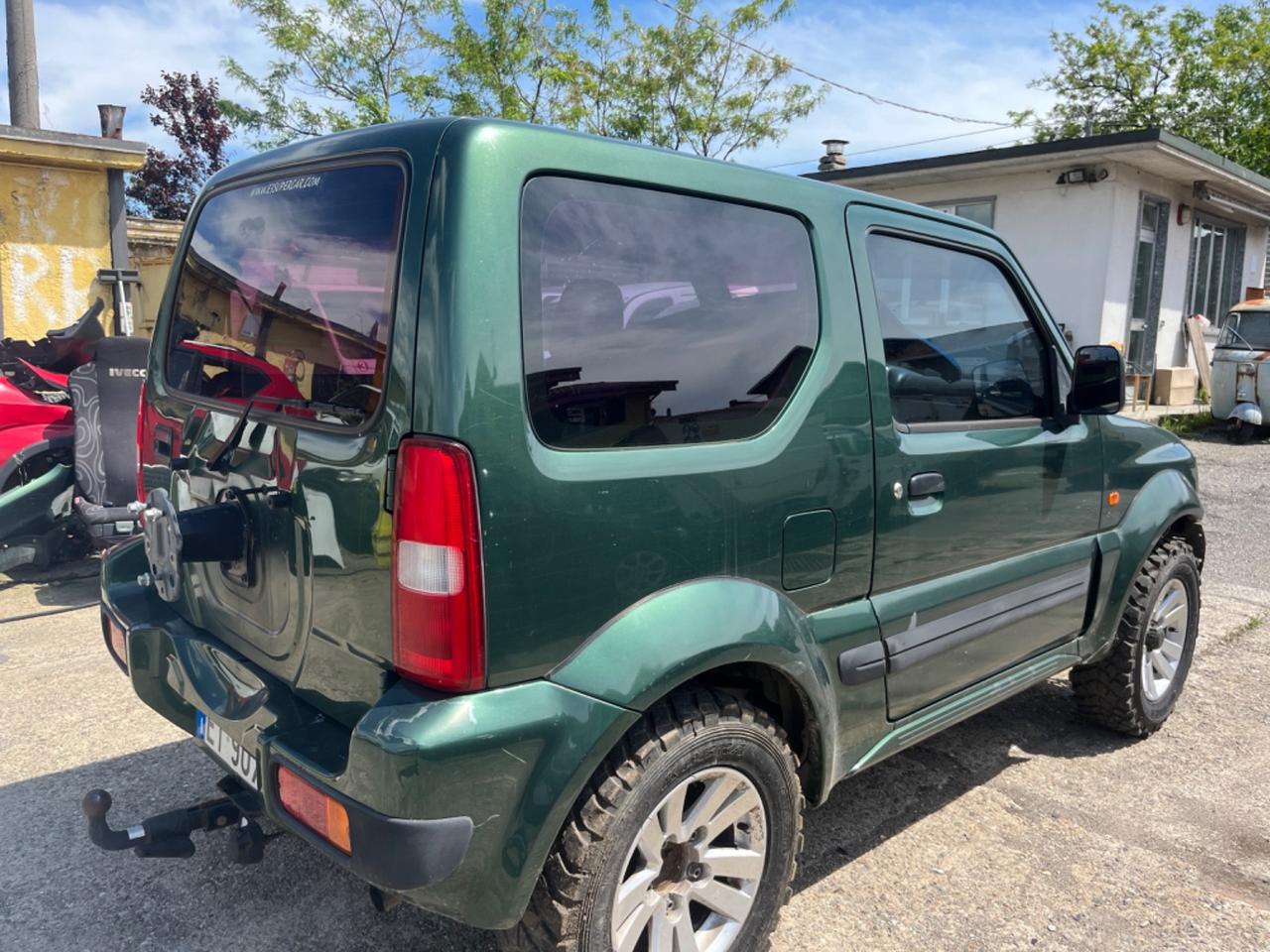 Suzuki Jimny 1.3i 16V sinistrato