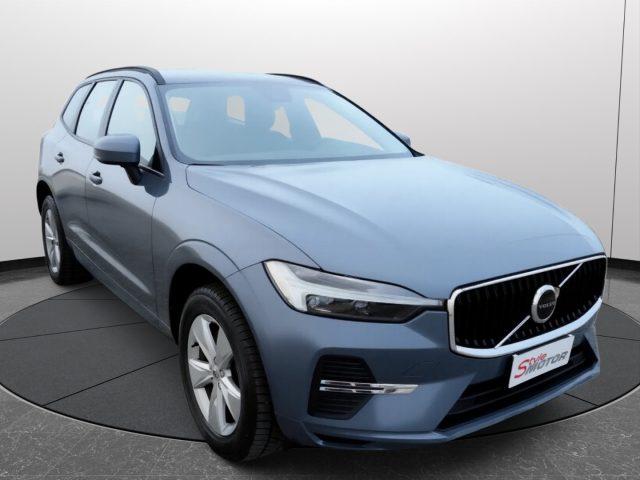 VOLVO XC60 B4 (d) automatico Momentum AWD UFFICIALE