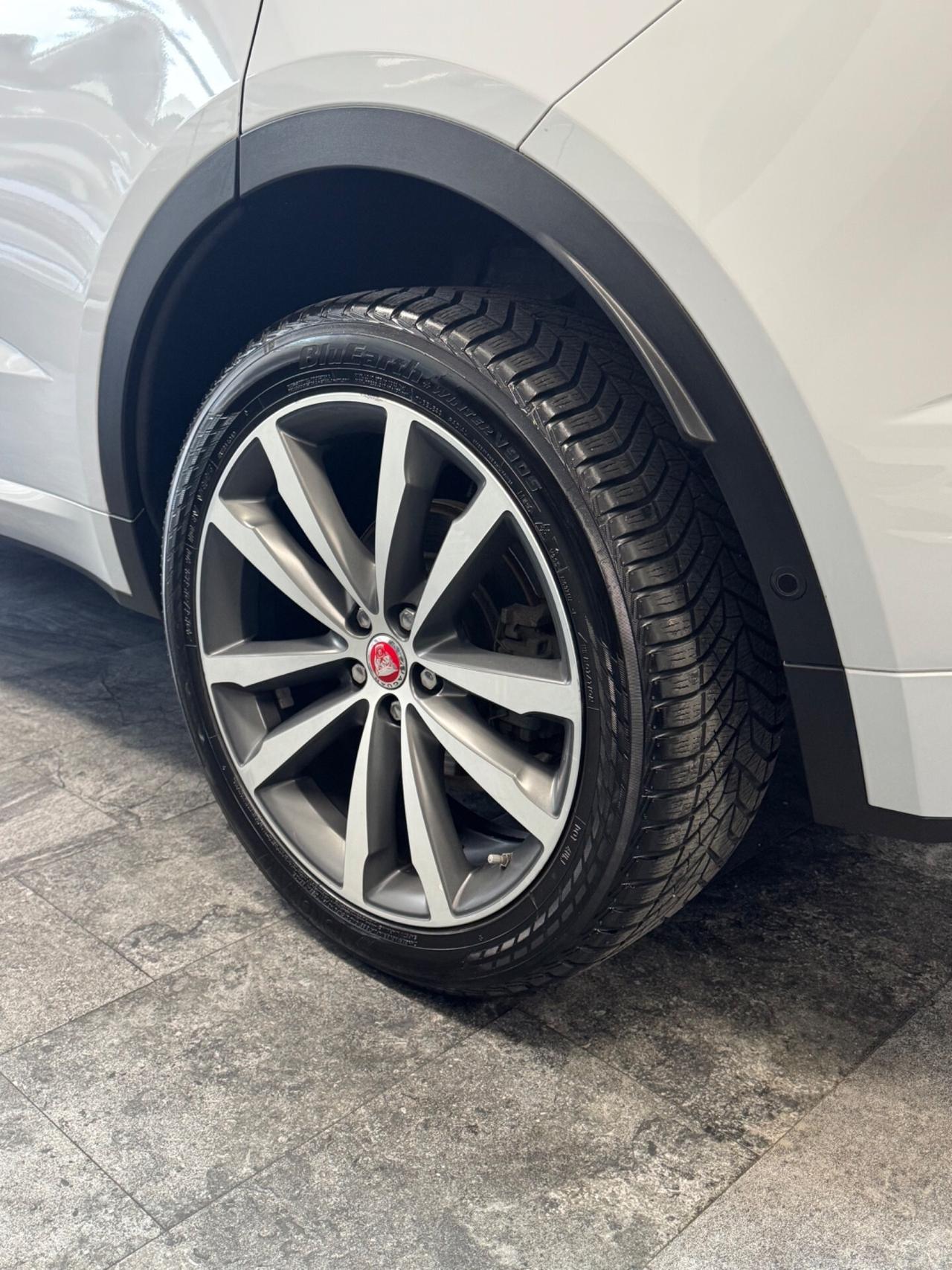 Jaguar E-Pace 2.0D 180 CV AWD R-Dynamic HSE Tetto