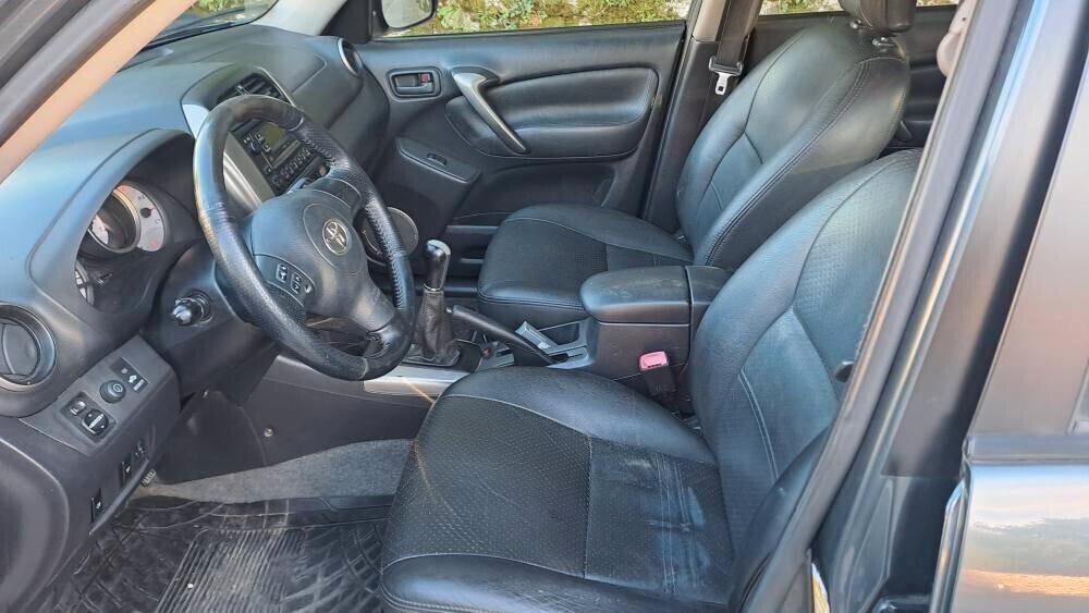 Toyota RAV 4 RAV4 2.0 Tdi D-4D GANCIO TRAINO 1500 KG