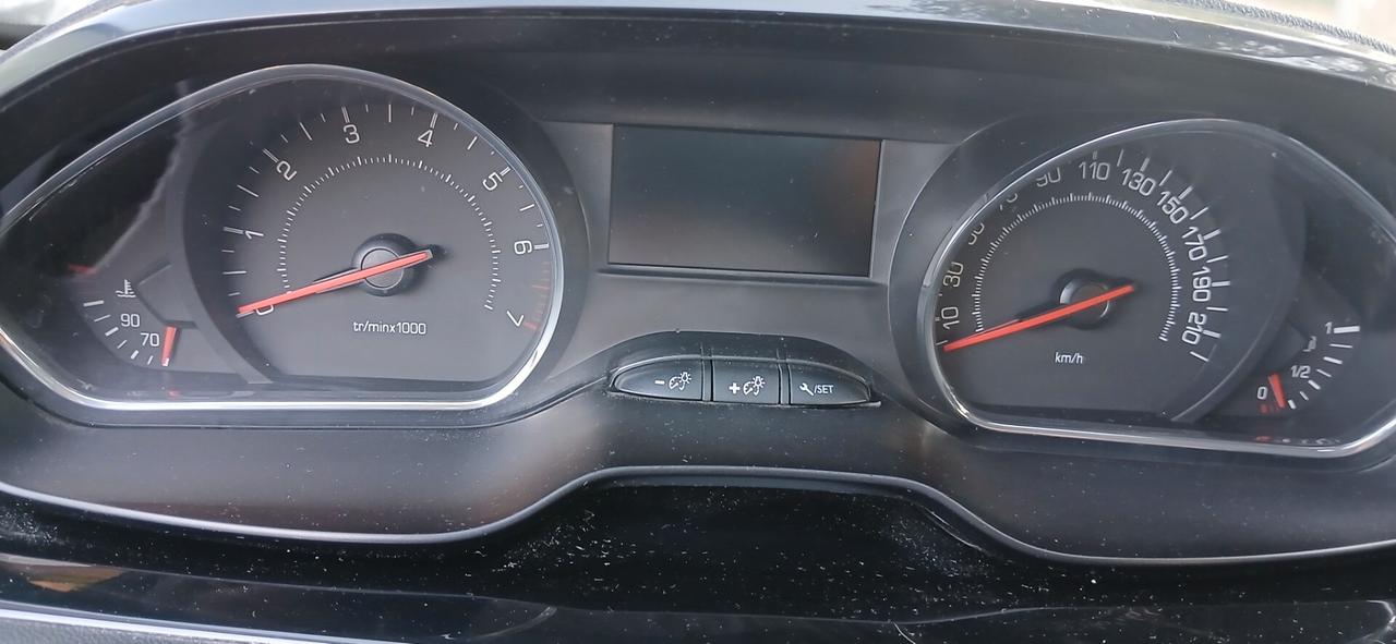 Peugeot 208 PureTech 82 5 porte Allure