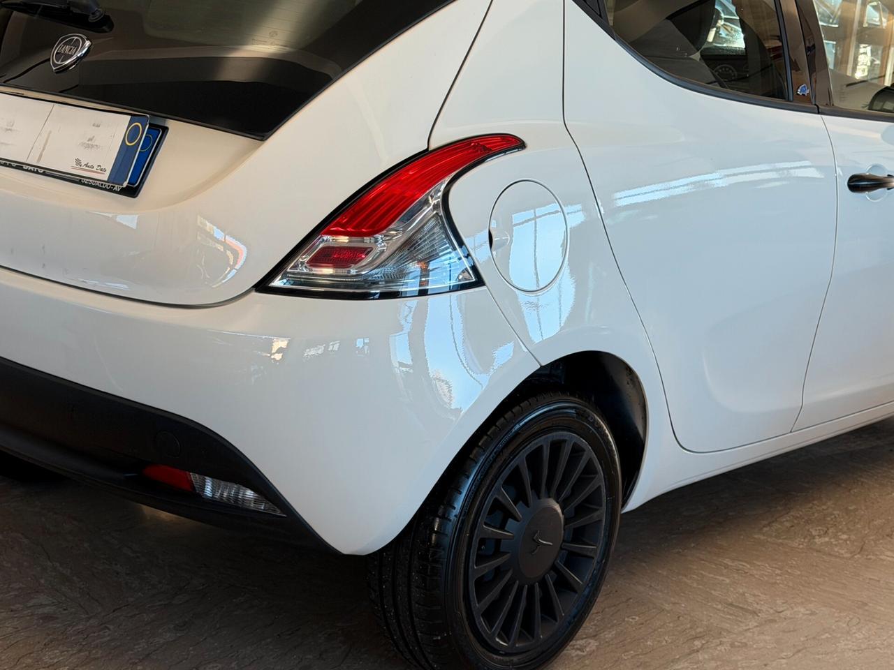 Lancia Ypsilon 1.2 69 cv. ELEFANTINO BLU