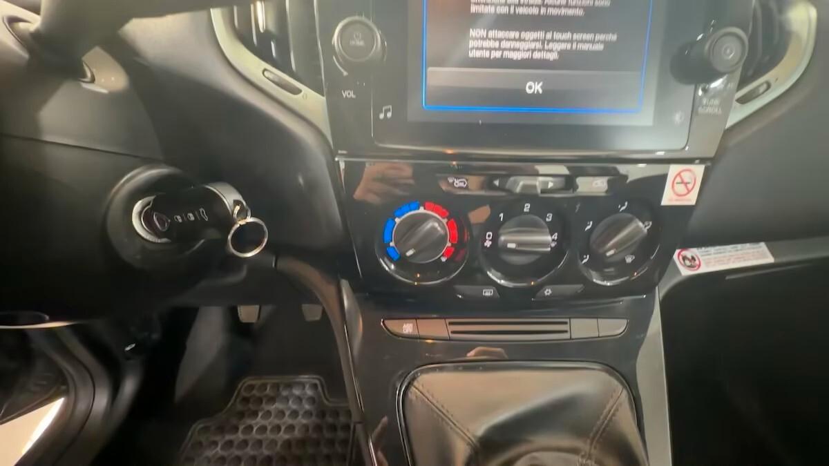 Lancia Ypsilon 1.0 FireFly 5 porte S&S Hybrid Platino