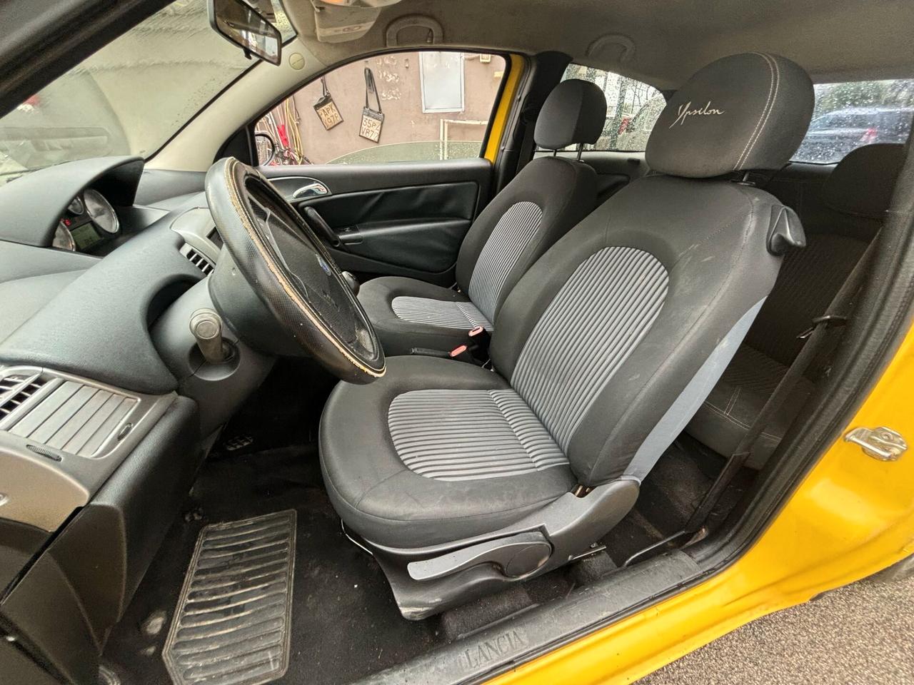 Lancia Ypsilon 1.3 MJT 105 CV Sport MomoDesign