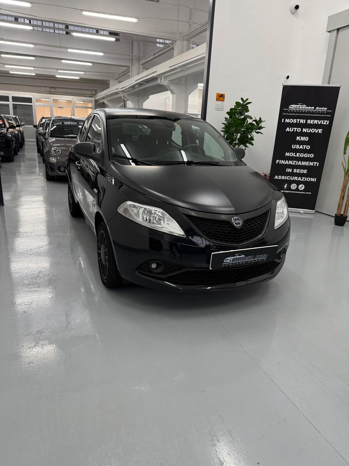 Lancia Ypsilon 1.2 69 CV 5 porte S&S Black and Noir