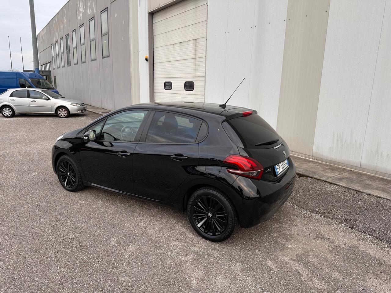 Peugeot 208 BlueHDi 75 5 porte Black Line