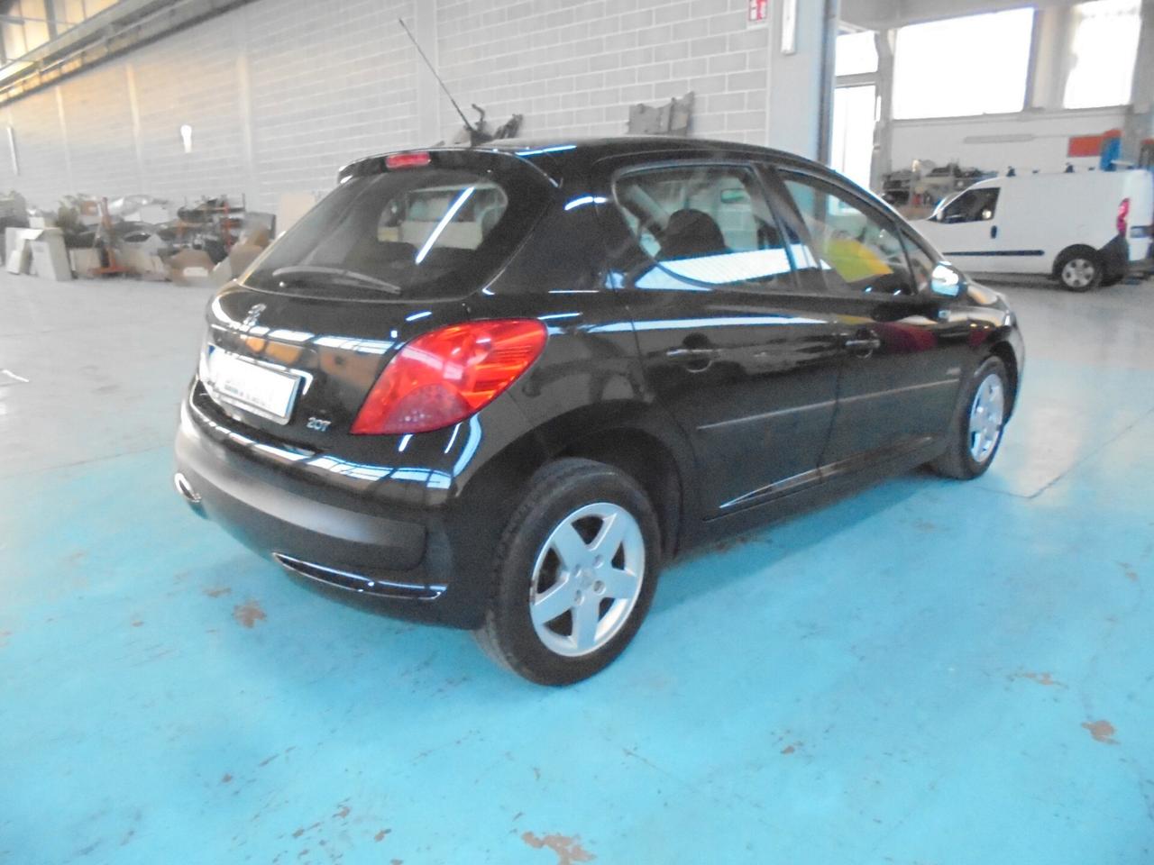 Peugeot 207 1.4 VTi 95CV 5p. X Line NEOPATENTATI