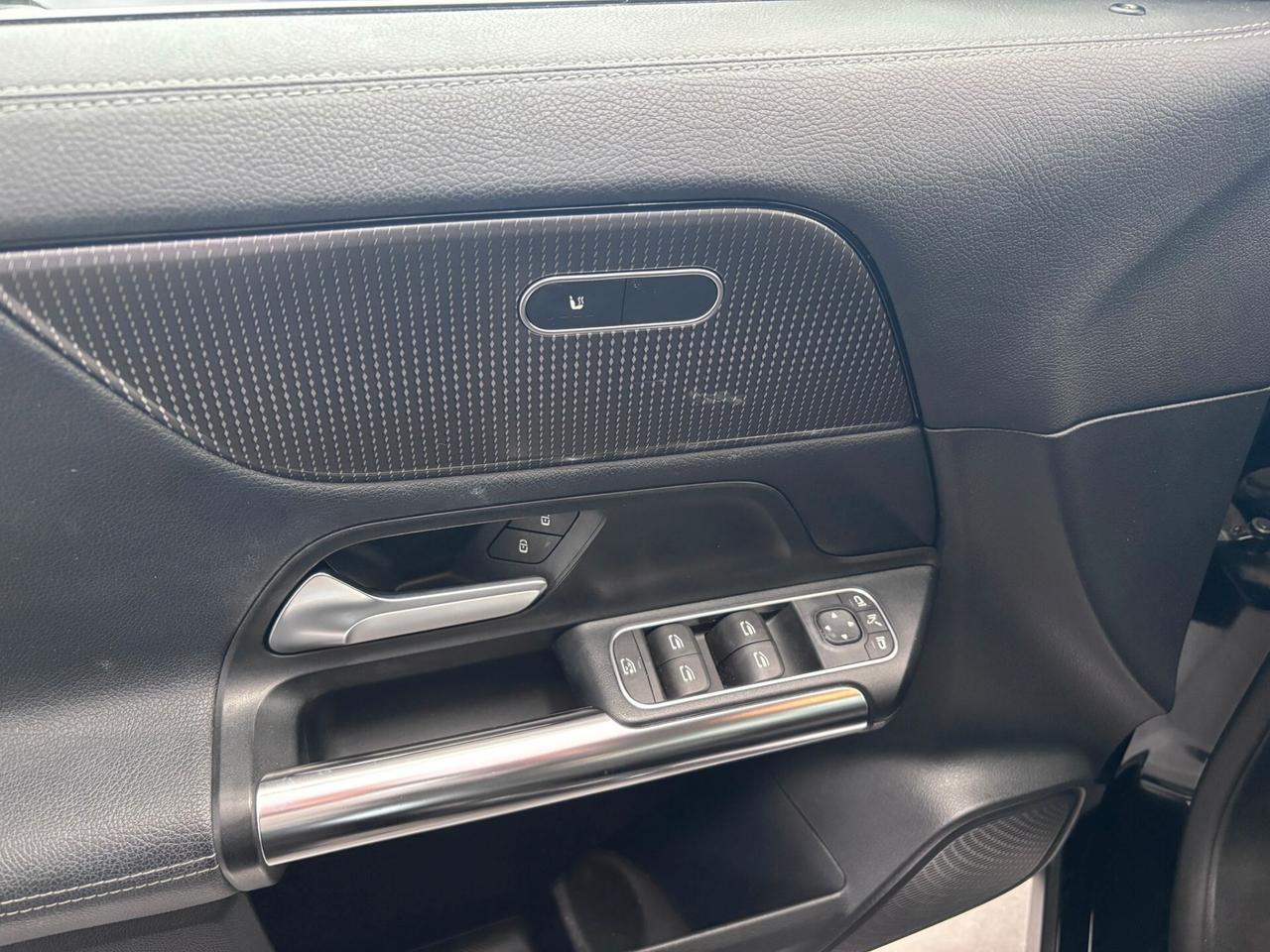 MERCEDES-BENZ GLA 220D AUTOMATICO SPORT LED-NAVI-CLIMA