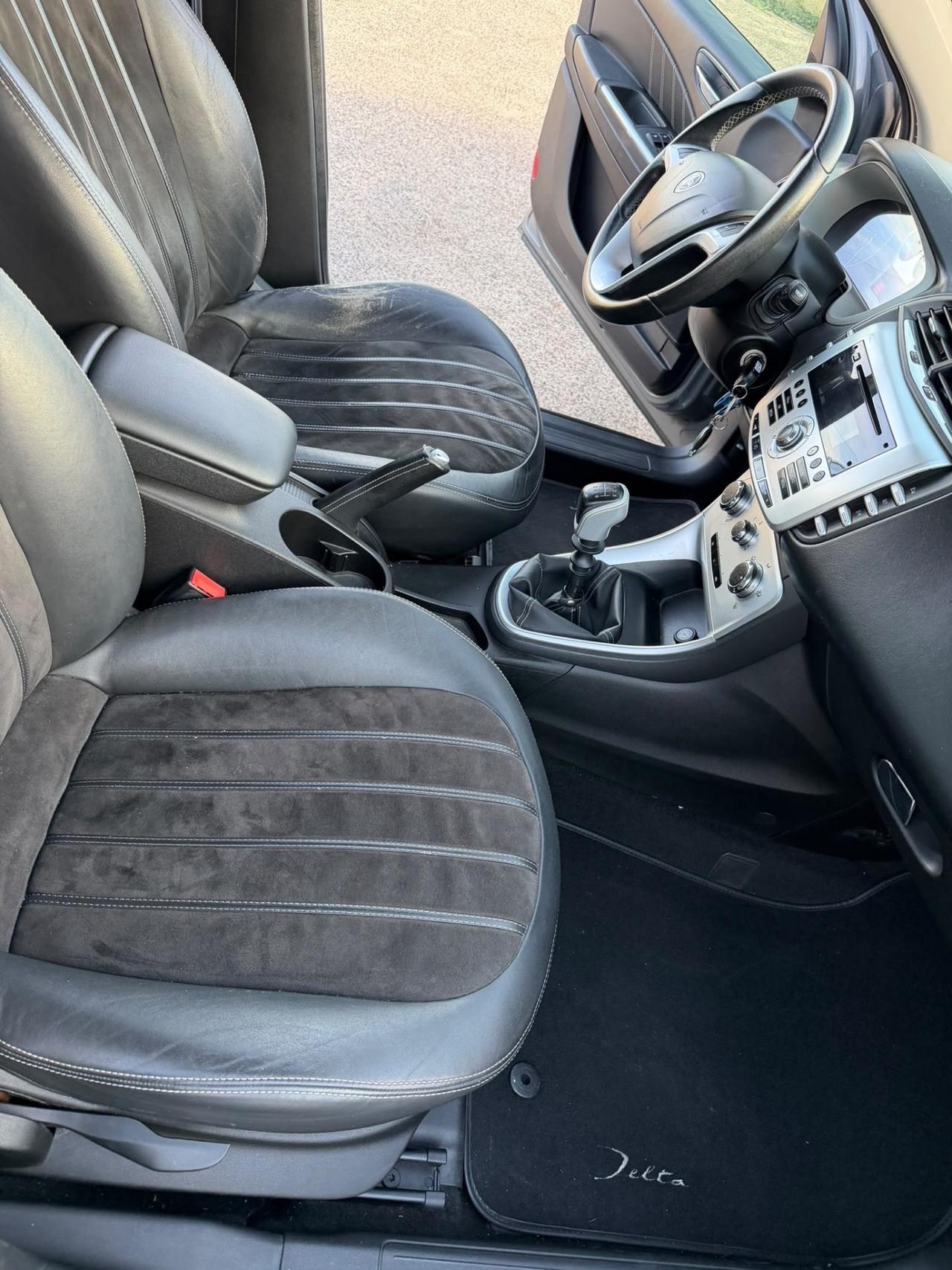 Lancia Delta 1.6 MJT DPF 105 CV Silver