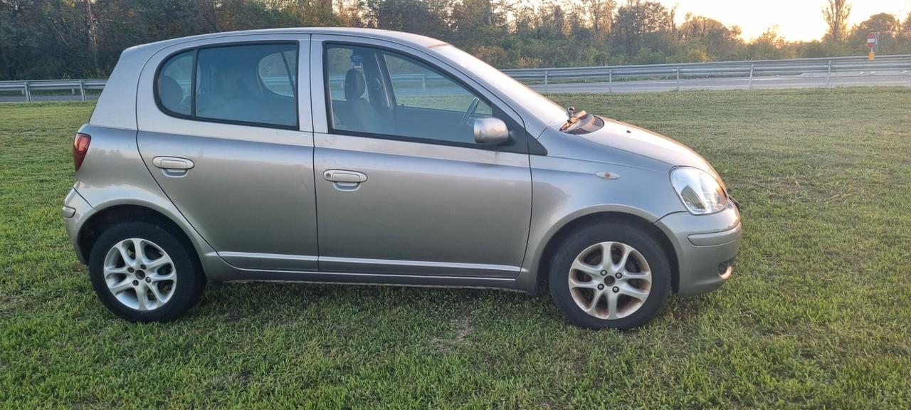 Toyota Yaris 1.3 benzina