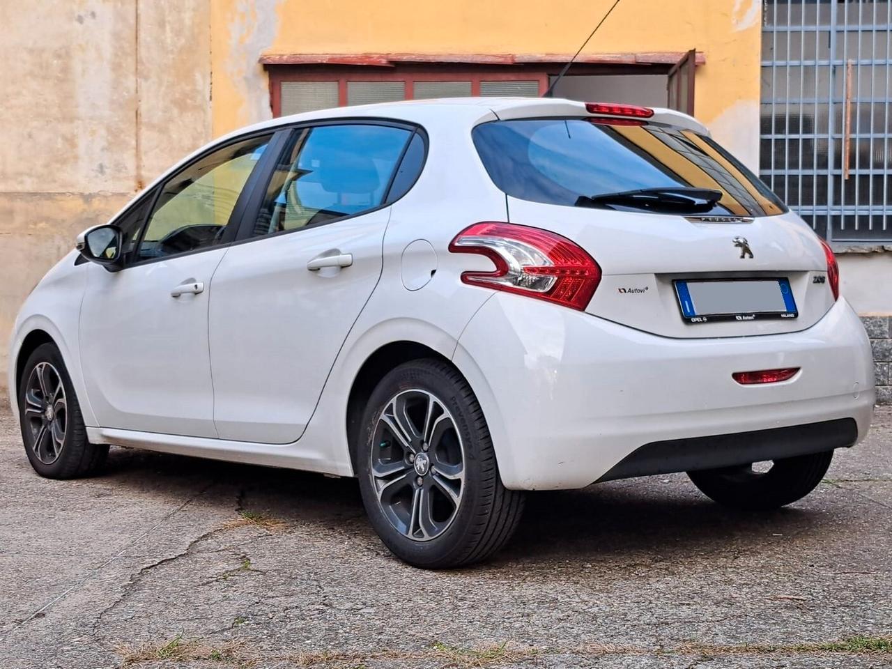 Peugeot 208 PureTech 82 5 porte Allure LEGGERE DESCRIZIONE