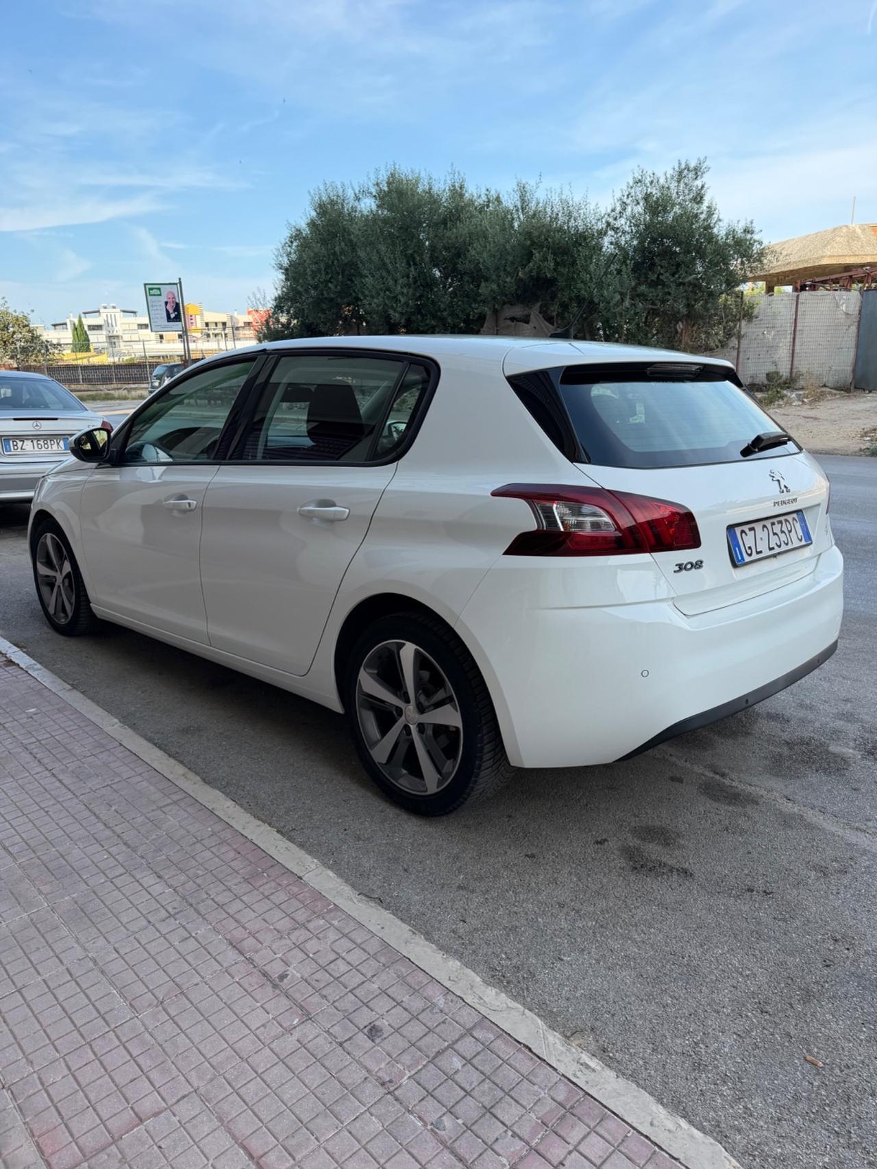 Peugeot 308 1.6 HDi 92 CV BERLINA *140.000km*