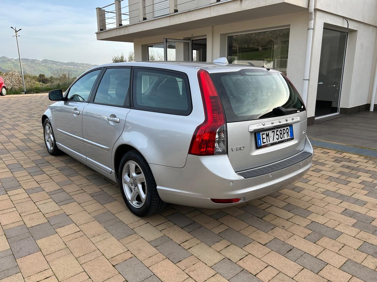 Volvo V50 D2 R-design